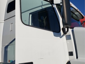 Used 2012 Volvo VNL Door (Stock #VV-0637-10)) Part Image