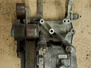Used 2013 Freightliner Cascadia 125 Bracket (Stock #DD15-FR0511-33)) Part Image