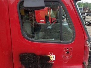 Used 2013 Freightliner Cascadia 125 Door (Stock #FR-0477-20)) Part Image