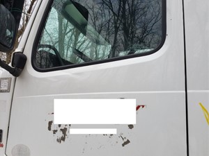 Used 2013 Volvo VNL Door (Stock #VV-0638-1)) Part Image