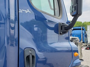 Used 2014 Freightliner Cascadia 125 Door (Stock #FR-0590-36)) Part Image