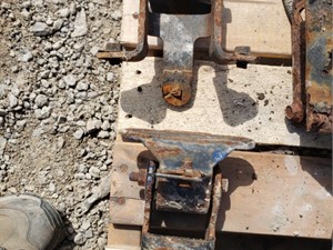 Used 2014 Mack CXU613 Hood Hinge (Stock #MK-0564-20)) Part Image