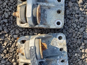 Used 2014 Peterbilt 389 Cab Mount (Stock #PT-0588-68)) Part Image