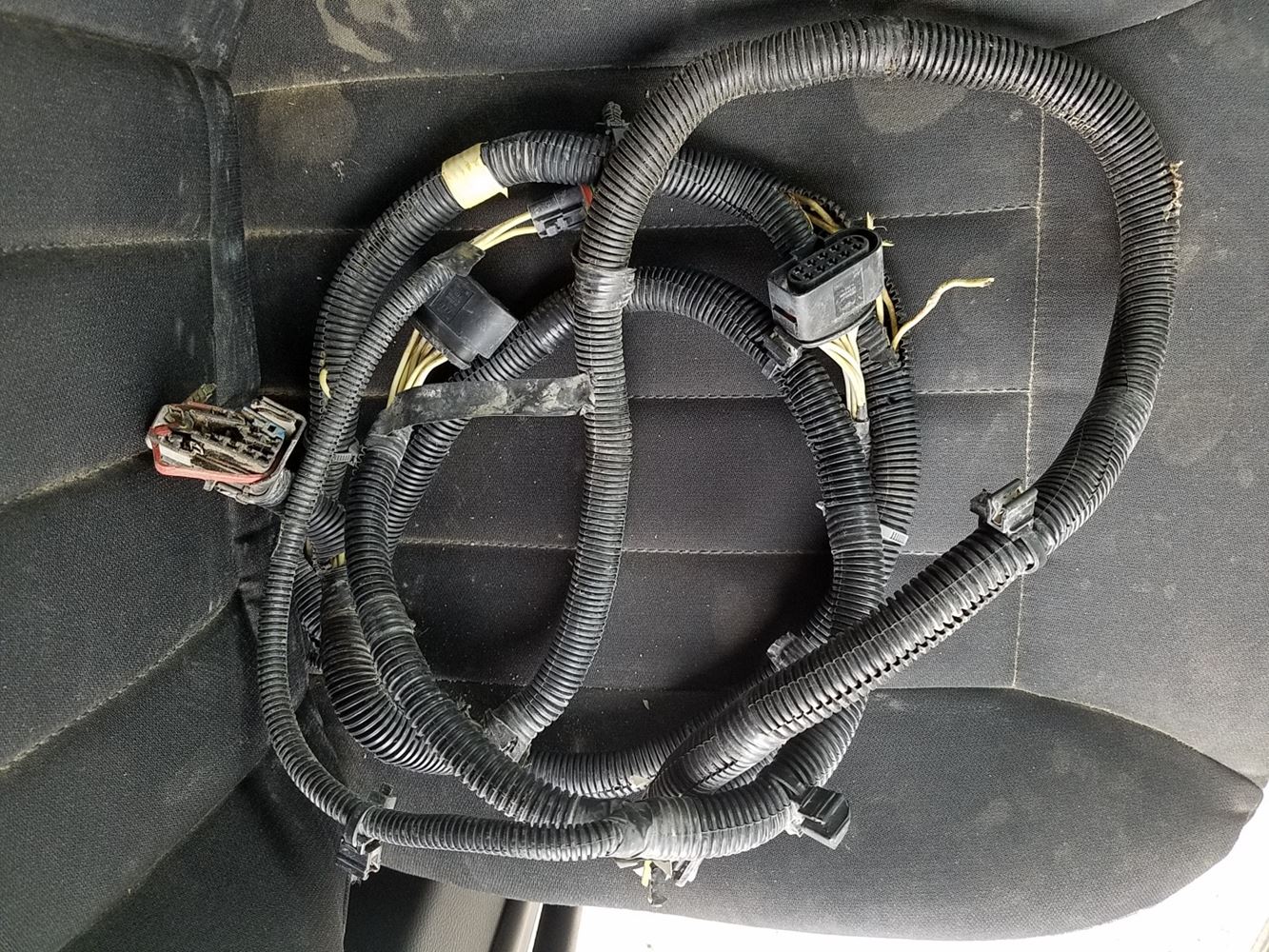 2014 Peterbilt 579 (Stock PT050526) Wiring Harnesses