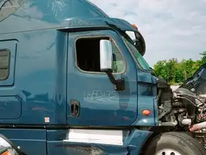 Used 2015 Freightliner Cascadia 125 Door (Stock #FR-0731-9)) Part Image