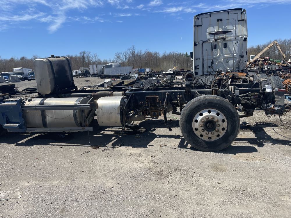 2016 Volvo VNL (Stock VV071324) Frame and Crossmembers TPI