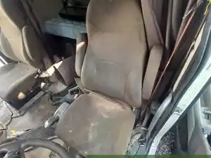 Used 2016 Volvo VNL Seat (Stock #VV-0700-42)) Part Image