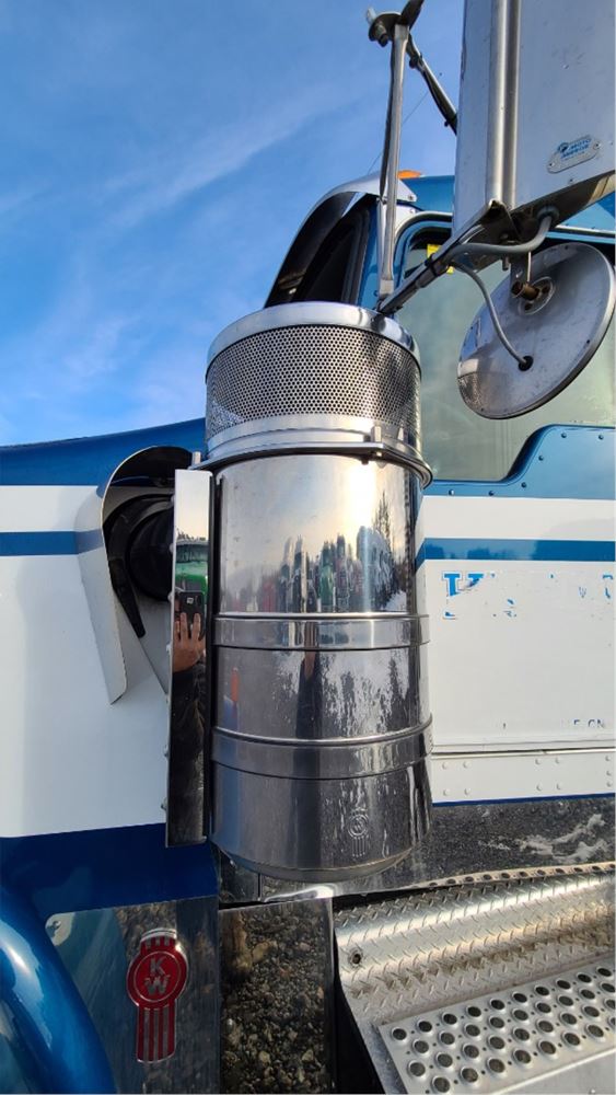 2017 Kenworth W900 (Stock KW061421) External Air Breathers TPI