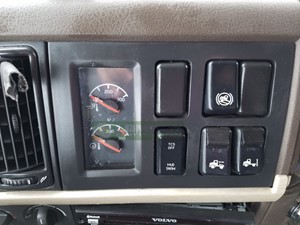 Used 2017 Volvo VNL Dash Control Module Image