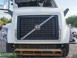 Used 2018 Volvo VNL Grille (Stock #VV-0739-3)) Part Image