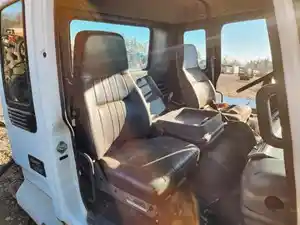 Used 1998 GMC T7500 Seat (Stock #GM-0664-12)) Part Image