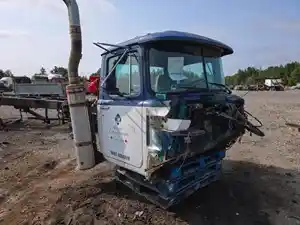 Used 2000 Mack RB688S Cab (Stock #MK-0612-8)) Part Image