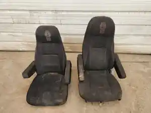 Used 2004 Kenworth T800 Seat (Stock #KW-0864-30)) Part Image