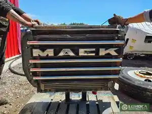 Used 2004 Mack CV713 Granite Grille (Stock #MK-0688-7)) Part Image