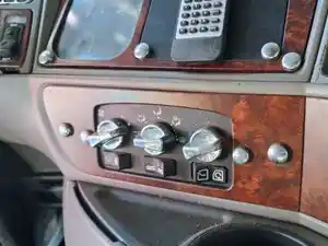 Used 2005 Kenworth T2000 Heater/AC Control Assy (Stock #KW-0689-60)) Part Image