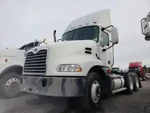 Used 2005 Mack CXN613 Cab (Stock #MK-0702-12)) Part Image