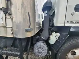 Used 2006 GMC W4500 Air Cleaner (Stock #GM-0894-12)) Part Image