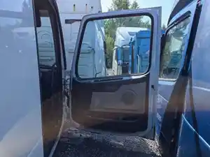 Used 2006 Volvo VNL Door (Stock #VV-0662-27)) Part Image