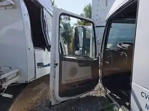 Used 2006 Volvo VNL Door (Stock #VV-0662-31)) Part Image