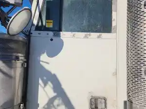 Used 2007 Freightliner Classic 120 Door (Stock #FR-0867-10)) Part Image