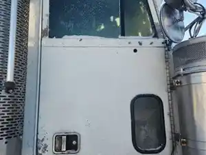 Used 2007 Freightliner Classic 120 Door (Stock #FR-0867-11)) Part Image