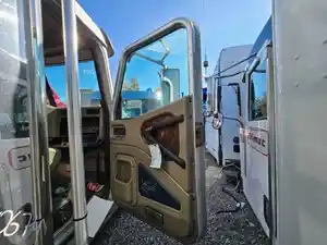 Used 2007 International 9900I Door (Stock #IN-0674-22)) Part Image