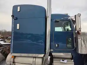Used 2007 Peterbilt 379 Cab (Stock #PT-0904-5)) Part Image