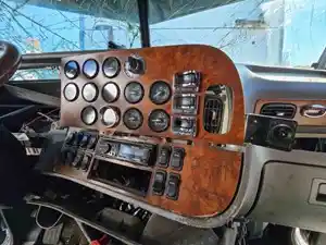 Used 2007 Peterbilt 386 Dash Control Module Image