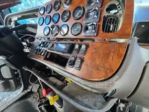 Used 2007 Peterbilt 386 Dash Control Module (Stock #PT-0742-59)) Part Image