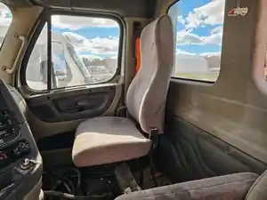 Used 2013 Freightliner Cascadia 125 Seat (Stock #FR-0840-26)) Part Image