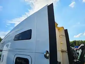Used 2015 Kenworth T680 Sleeper Fairing (Stock #KW-0724-1)) Part Image