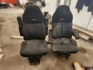 Used 2015 Western Star 4900FA Seat (Stock #WS-0868-43)) Part Image