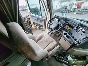 Used 2016 Freightliner Cascadia 125 Seat (Stock #FR-0822-14)) Part Image