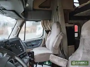 Used 2016 Freightliner Cascadia 125 Seat (Stock #FR-0822-15)) Part Image