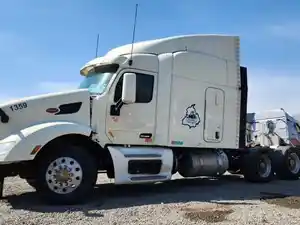 Used 2016 Peterbilt 579 Roof Fairing (Stock #PT-0775-18)) Part Image