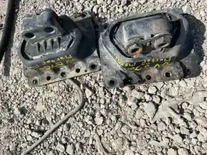 Used 2016 Volvo VNL Engine Mount (Stock #VV-0700-19)) Part Image