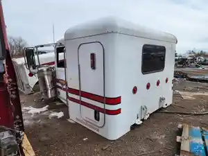 Used 2017 Peterbilt 389 Sleeper Image