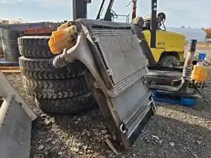 Used 2017 Volvo VNL Radiator (Stock #VV-0727-2)) Part Image