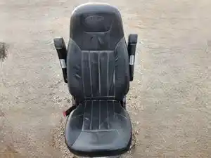 Used 2022 Peterbilt 579 Seat Image