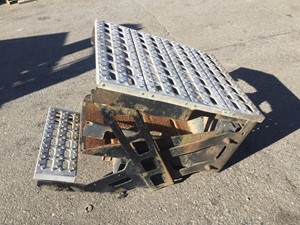 Used 2000 STERLING Y113 Battery Box (Stock #22965)) Part Image