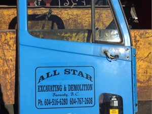 Used 2005 FREIGHTLINER COLUMBIA Door (Stock #25808)) Part Image