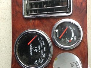 Used 2006 FREIGHTLINER COLUMBIA Instrument Cluster (Stock #889)) Part Image