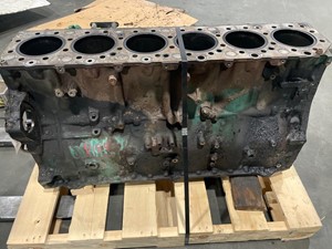 Used 2007 VOLVO D12 Block (Stock #28141)) Part Image