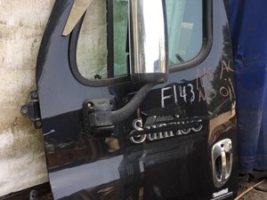 Used 2012 FREIGHTLINER CASCADIA Door Image