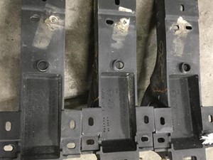 Used 2015 FREIGHTLINER CASCADIA Bracket (Stock #8595)) Part Image