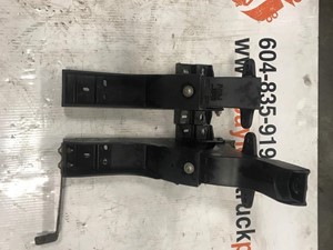 Used 2018 FREIGHTLINER CASCADIA Bracket (Stock #17462)) Part Image