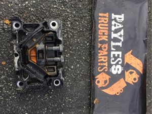 Used 2021 FREIGHTLINER CASCADIA Engine Mount (Stock #31568)) Part Image