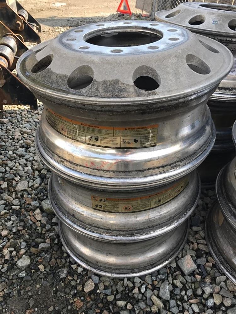 2011 HUB PILOT 22 5 X 8 25 Stock 1302 Wheels TPI