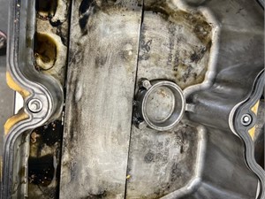 Used Valve Cover (Stock #34519)) Part Image