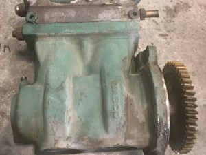 Used VOLVO D13 SCR Air Compressor (Stock #13173)) Part Image